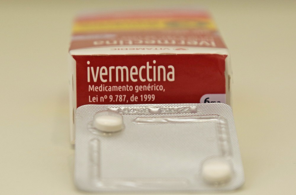 Na foto, caixa e cartela de comprimidos da ivermectina (vermífugo)